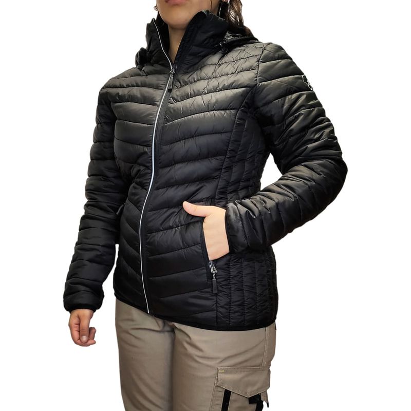 Chaqueta-parka-ideal-para-condiciones-climaticas-adversas.